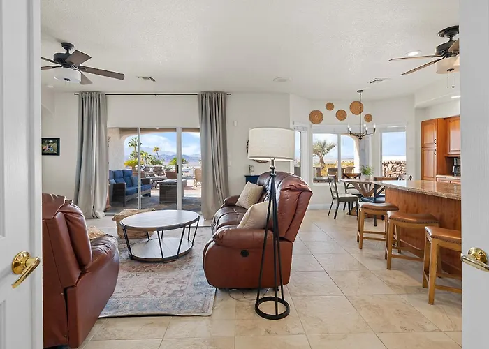 The Sun Chaser 4 Bedroom Pool, And Endless Views Holiday home