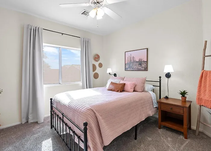 The Sun Chaser 4 Bedroom Pool, And Endless Views Holiday home Lake Havasu City