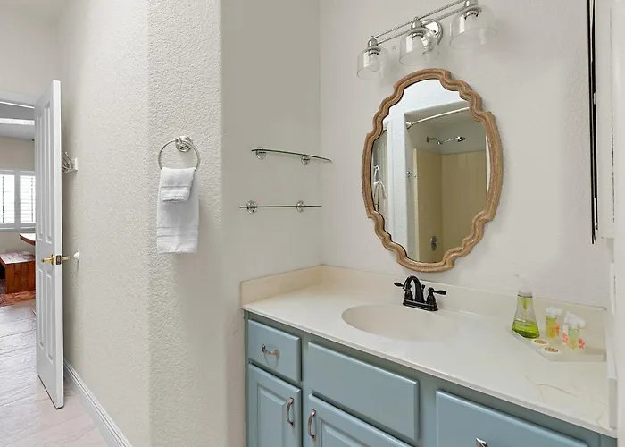 The Sun Chaser 4 Bedroom Pool, And Endless Views Holiday home Lake Havasu City